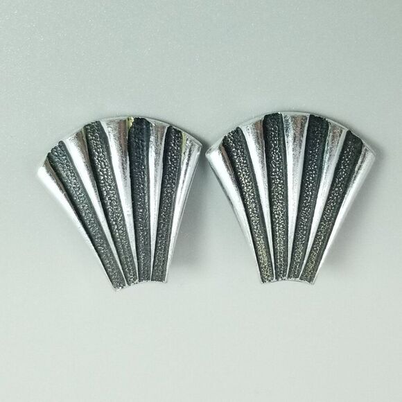 Vintage Silver Tone Shell Shape Clip On Earrings, Made in Germany, Retro - Picture 2 of 7